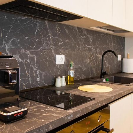 Luxury Rooftop 23 Bed & Breakfast Tirana Exterior foto