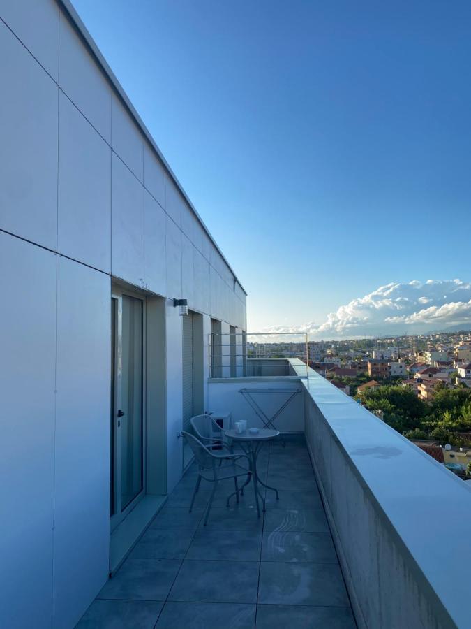 Luxury Rooftop 23 Bed & Breakfast Tirana Exterior foto