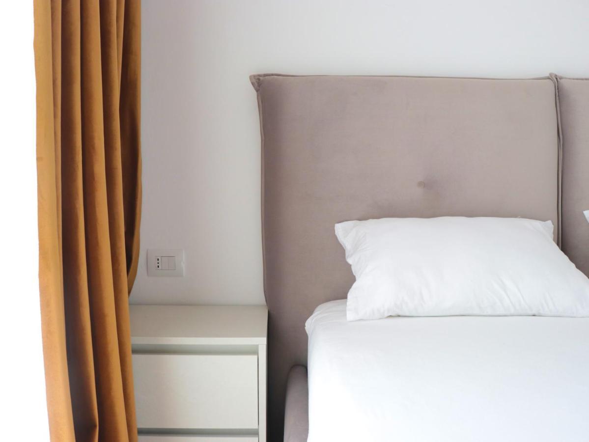 Luxury Rooftop 23 Bed & Breakfast Tirana Exterior foto