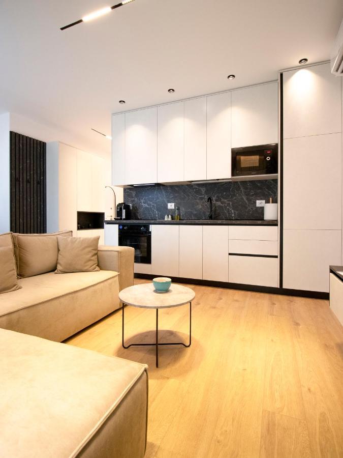 Luxury Rooftop 23 Bed & Breakfast Tirana Exterior foto