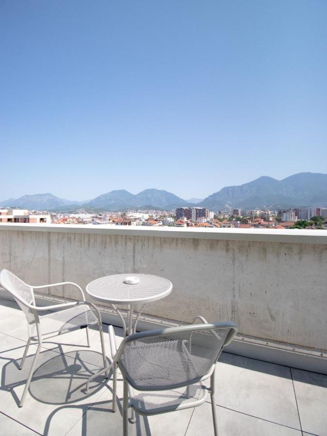 Luxury Rooftop 23 Bed & Breakfast Tirana Exterior foto