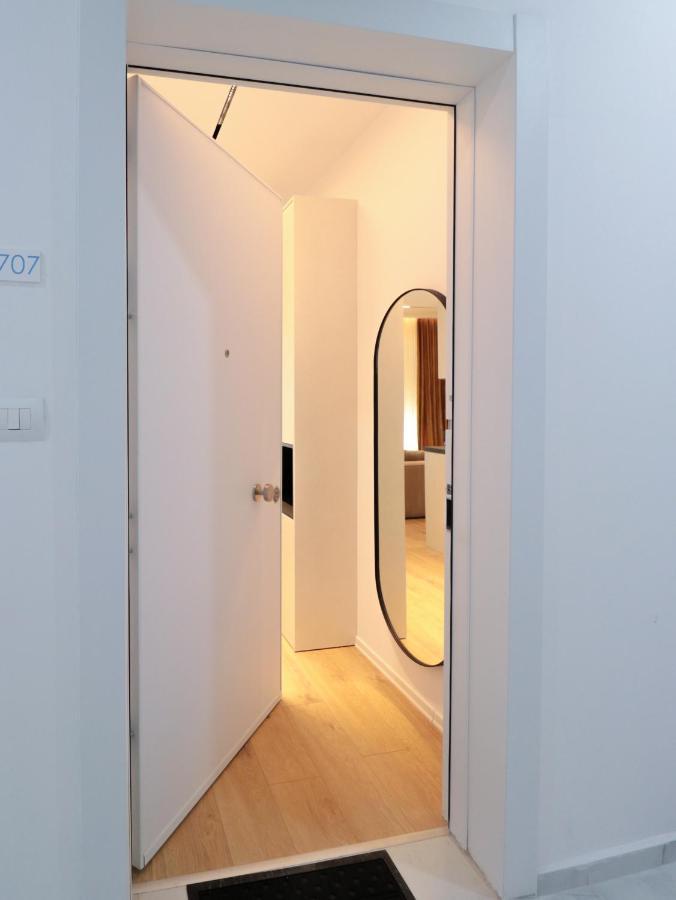 Luxury Rooftop 23 Bed & Breakfast Tirana Exterior foto