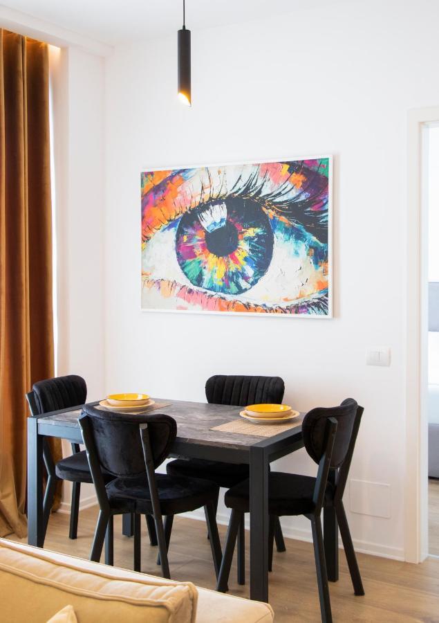 Luxury Rooftop 23 Bed & Breakfast Tirana Exterior foto
