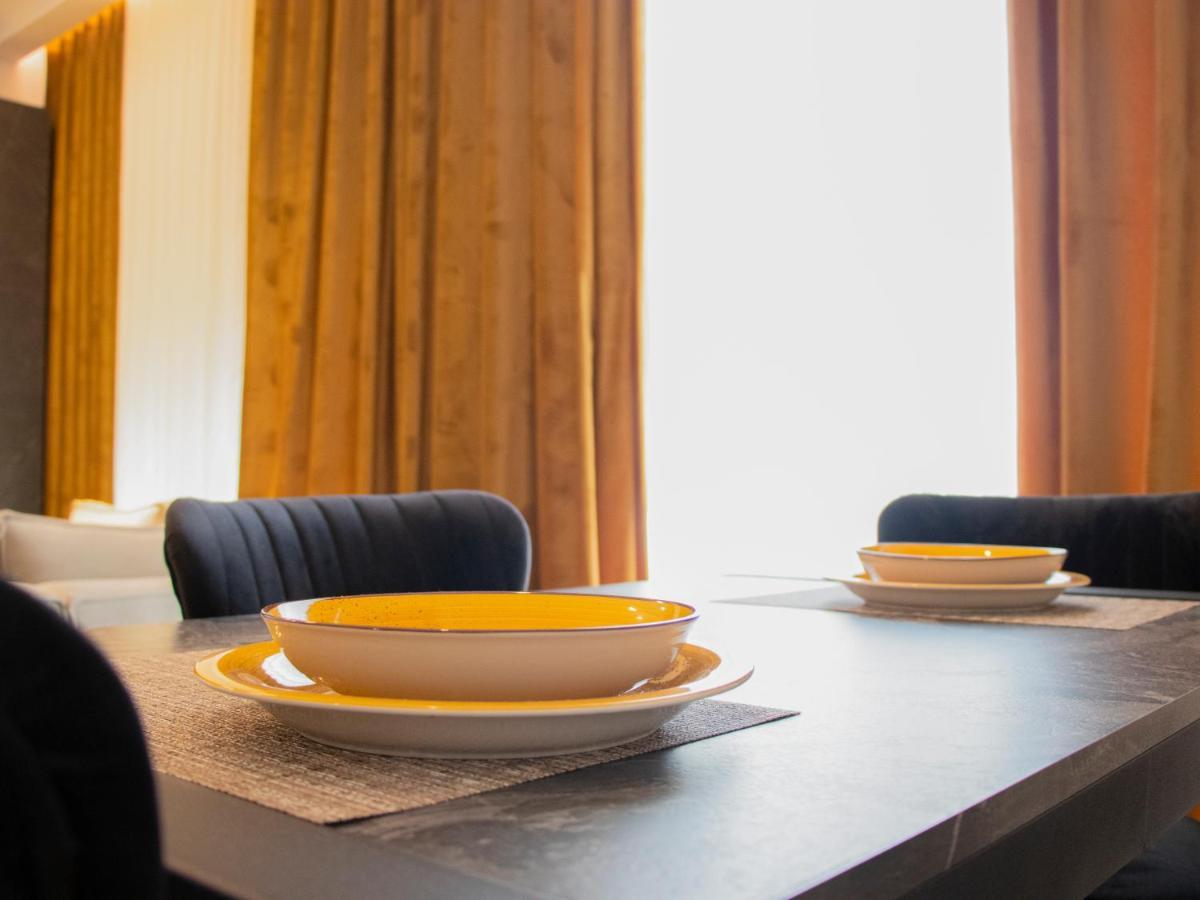 Luxury Rooftop 23 Bed & Breakfast Tirana Exterior foto