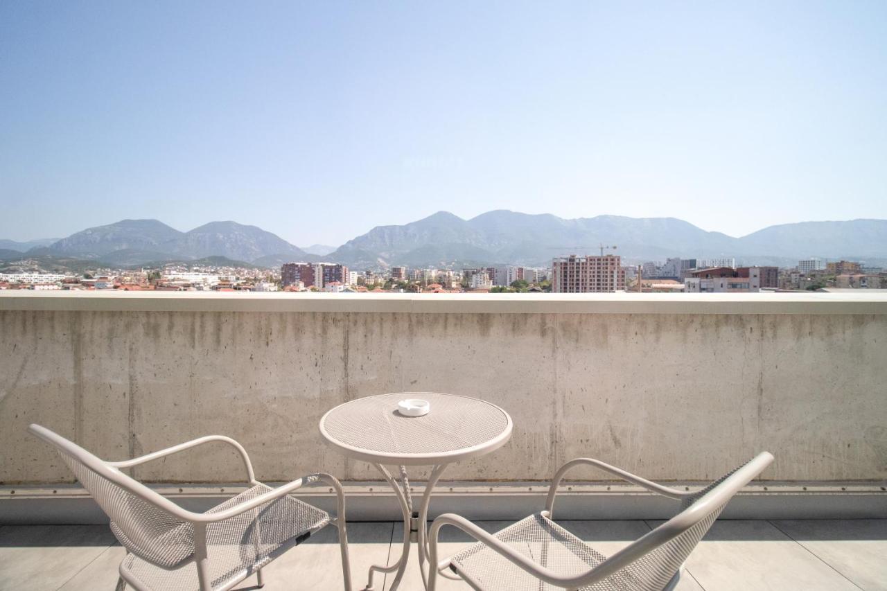 Luxury Rooftop 23 Bed & Breakfast Tirana Exterior foto