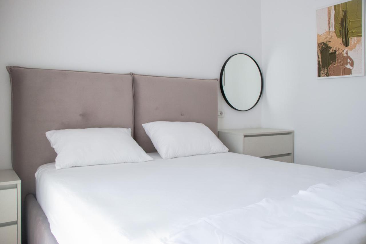 Luxury Rooftop 23 Bed & Breakfast Tirana Exterior foto