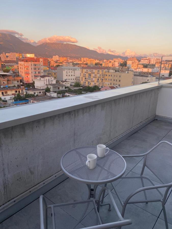 Luxury Rooftop 23 Bed & Breakfast Tirana Exterior foto
